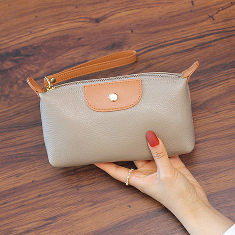 Handliche Leder-Clutch, große Geldbörse mit Reißverschluss am Handgelenk