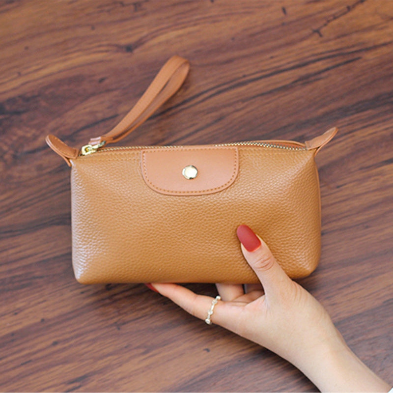 Handliche Leder-Clutch, große Geldbörse mit Reißverschluss am Handgelenk