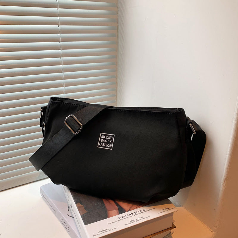 Klassische Umhängetasche aus massivem Nylon
