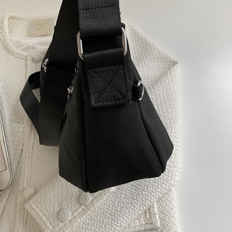 Klassische Umhängetasche aus massivem Nylon