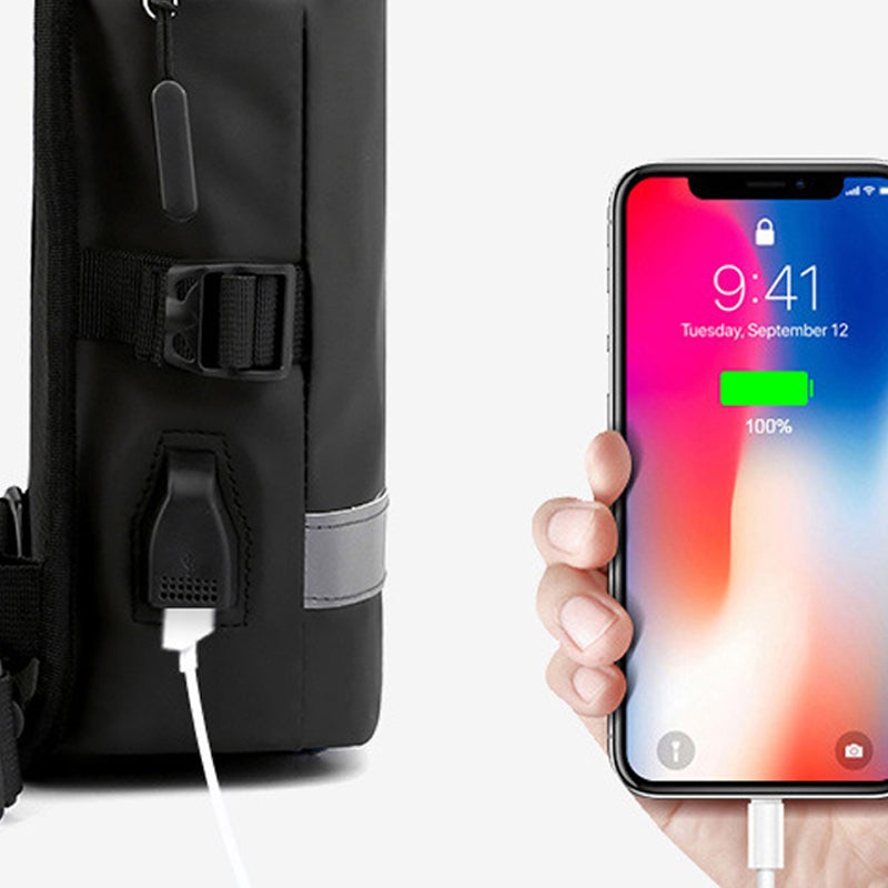 Diebstahlsichere Herren-Brusttasche mit USB-Ladefunktion
