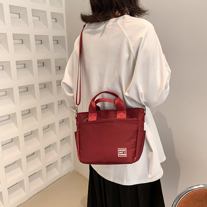Leichte Schultertasche aus Nylon