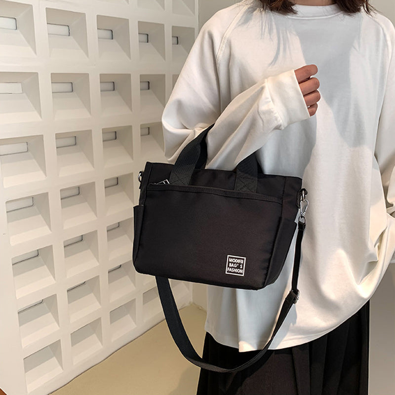 Leichte Schultertasche aus Nylon