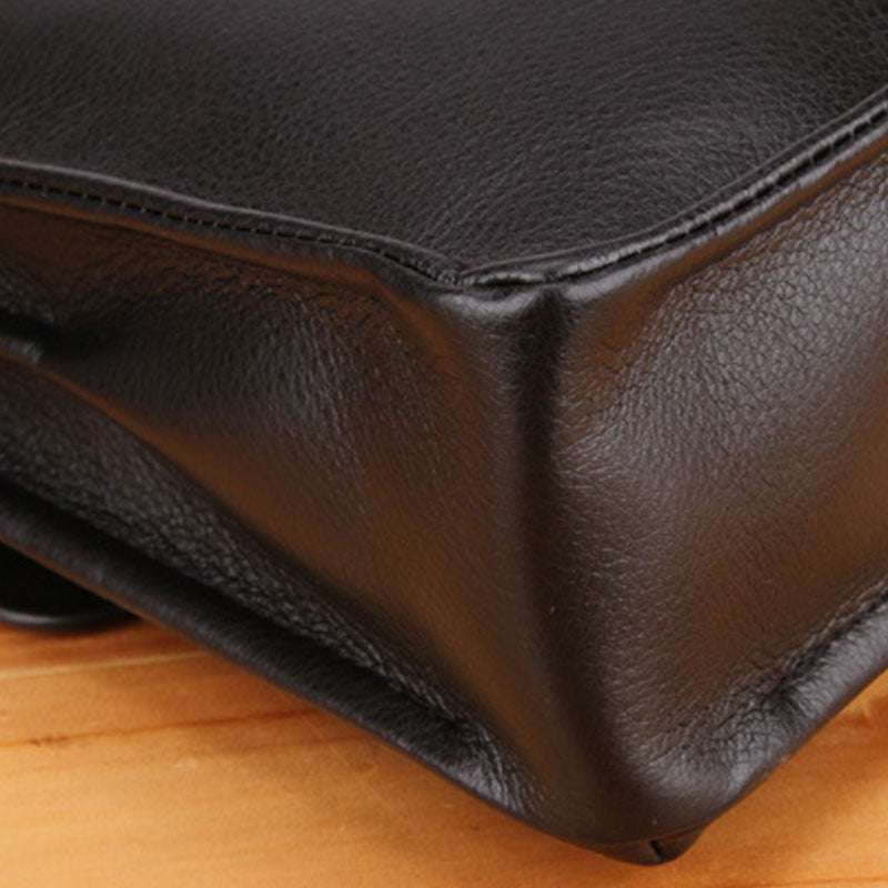 Klassische Umhängetasche mit mehreren Taschen