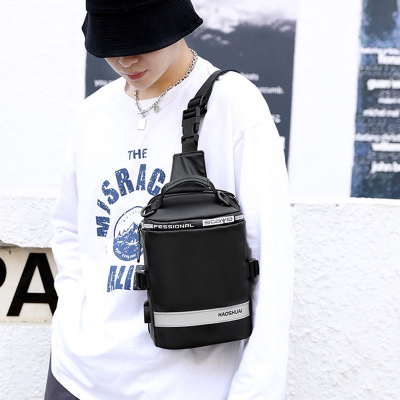Diebstahlsichere Herren-Brusttasche mit USB-Ladefunktion