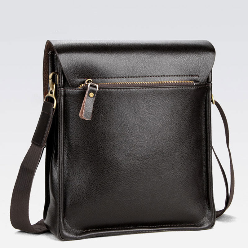 Klassische Umhängetasche mit mehreren Taschen