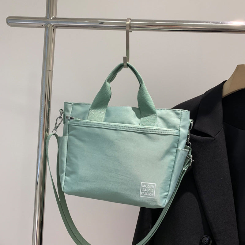Leichte Schultertasche aus Nylon