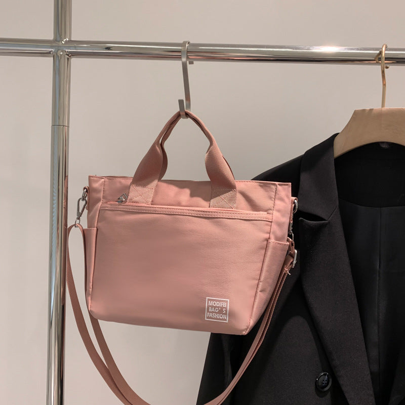 Leichte Schultertasche aus Nylon